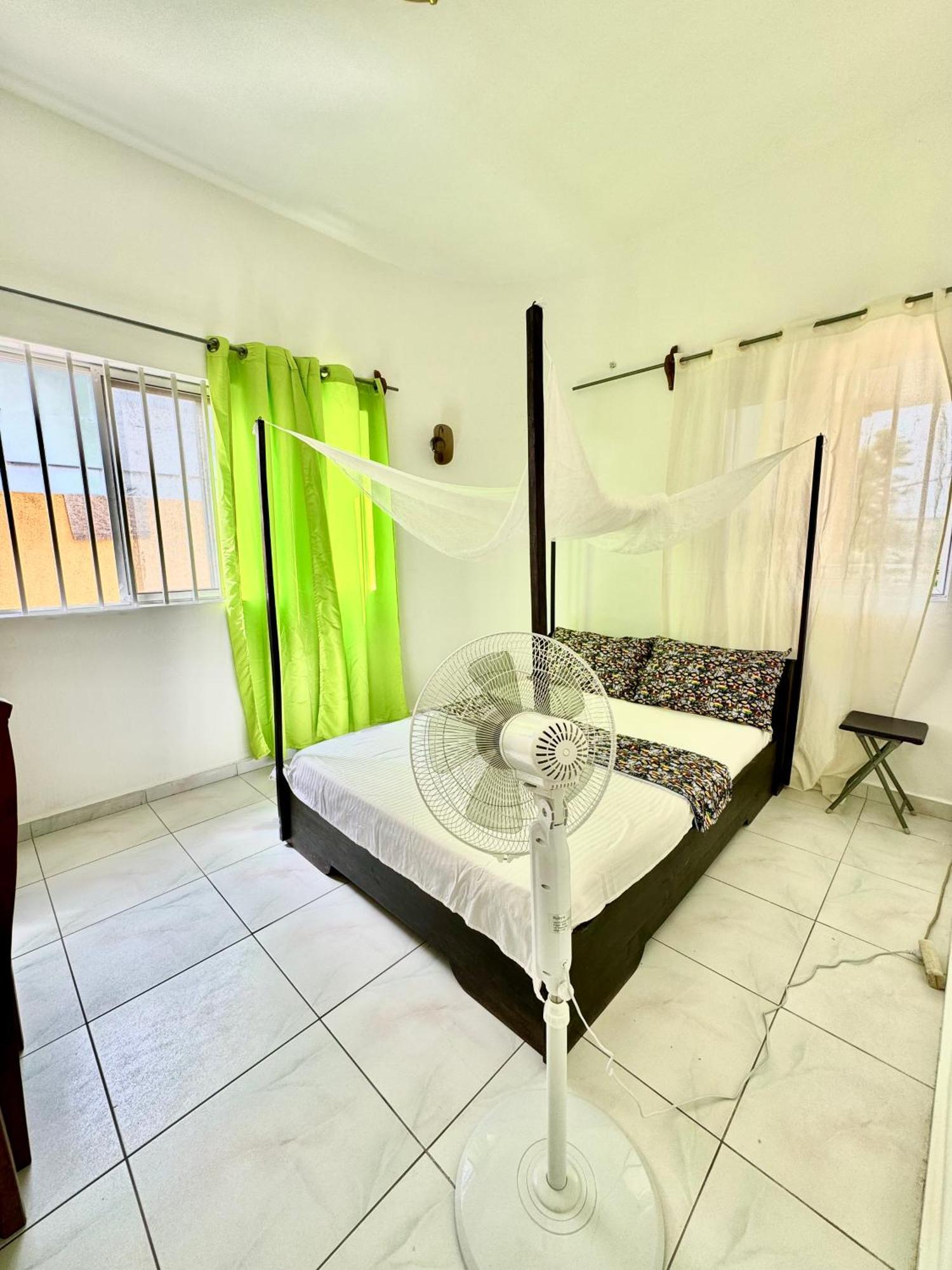 Guesthouse Cocotiers Cotonou Exterior photo