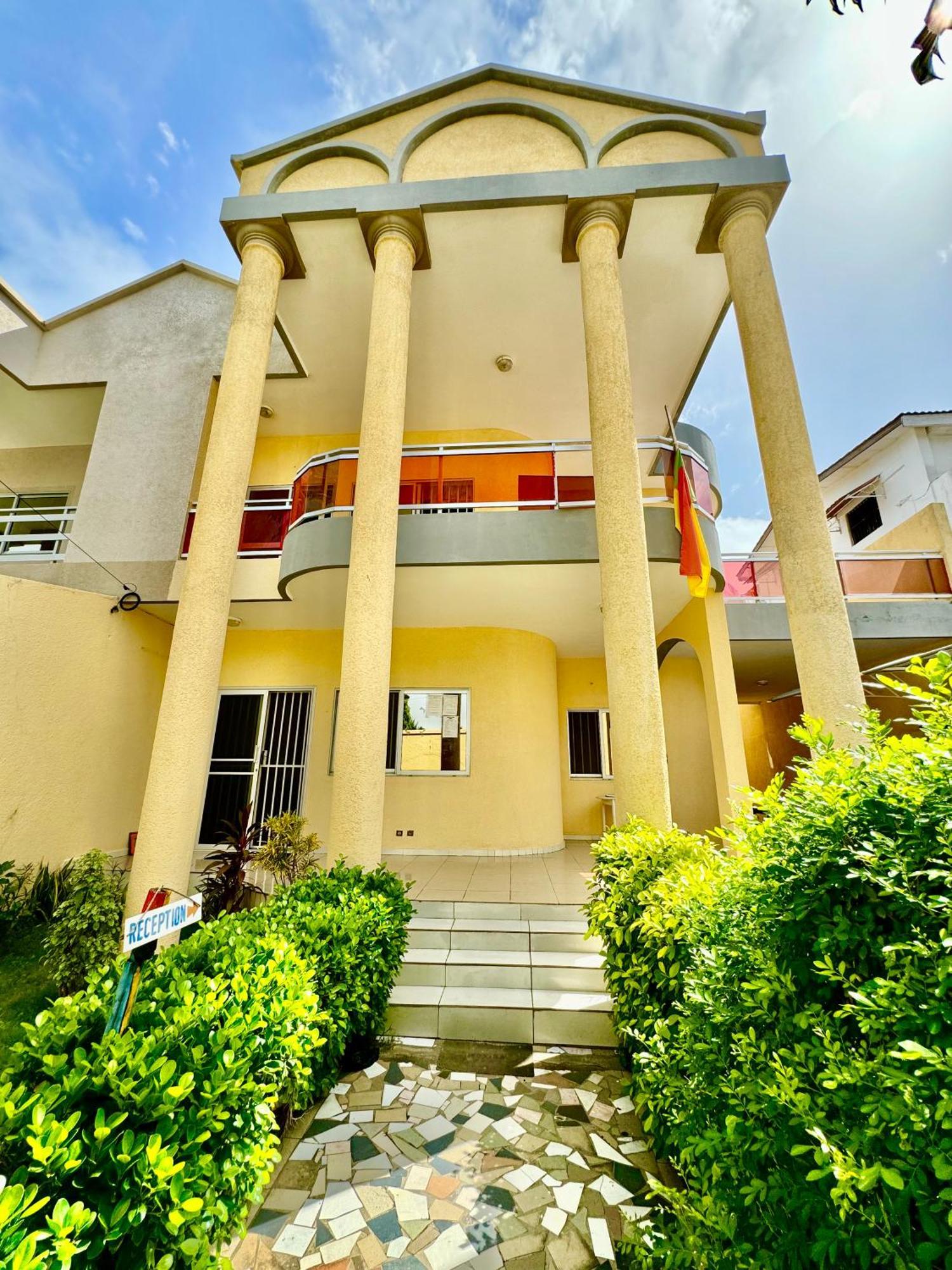 Guesthouse Cocotiers Cotonou Exterior photo